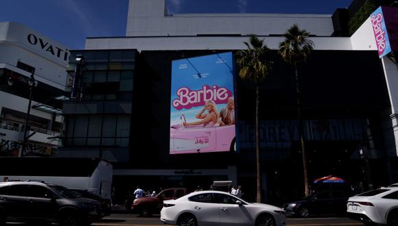 Un cartel de la película Barbie en Hollywood Boulevard, cerca de los cines chinos TCL en Los Ángeles, California, EE.UU., el viernes 21 de julio de 2023. Fotógrafo: Eric Thayer/Bloomberg