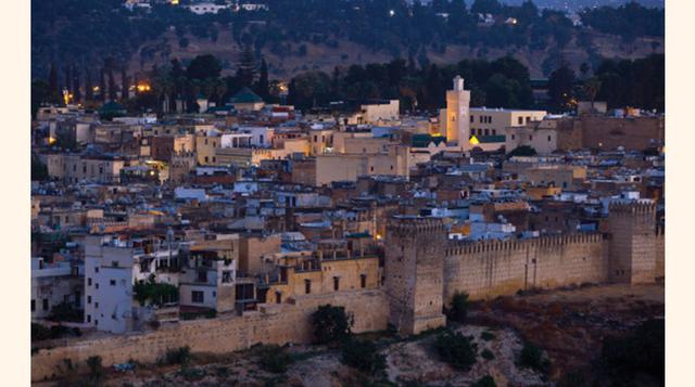 9. Medina de Fez el Bali, Marruecos. Considerada por la Unesco como Patrimonio de la humanidad, Medina de Fez constituye la mayor área urbana del mundo libre de carros. Sus estrechas calles de dos metros de ancho y el colorido panorama de Marruecos lo con