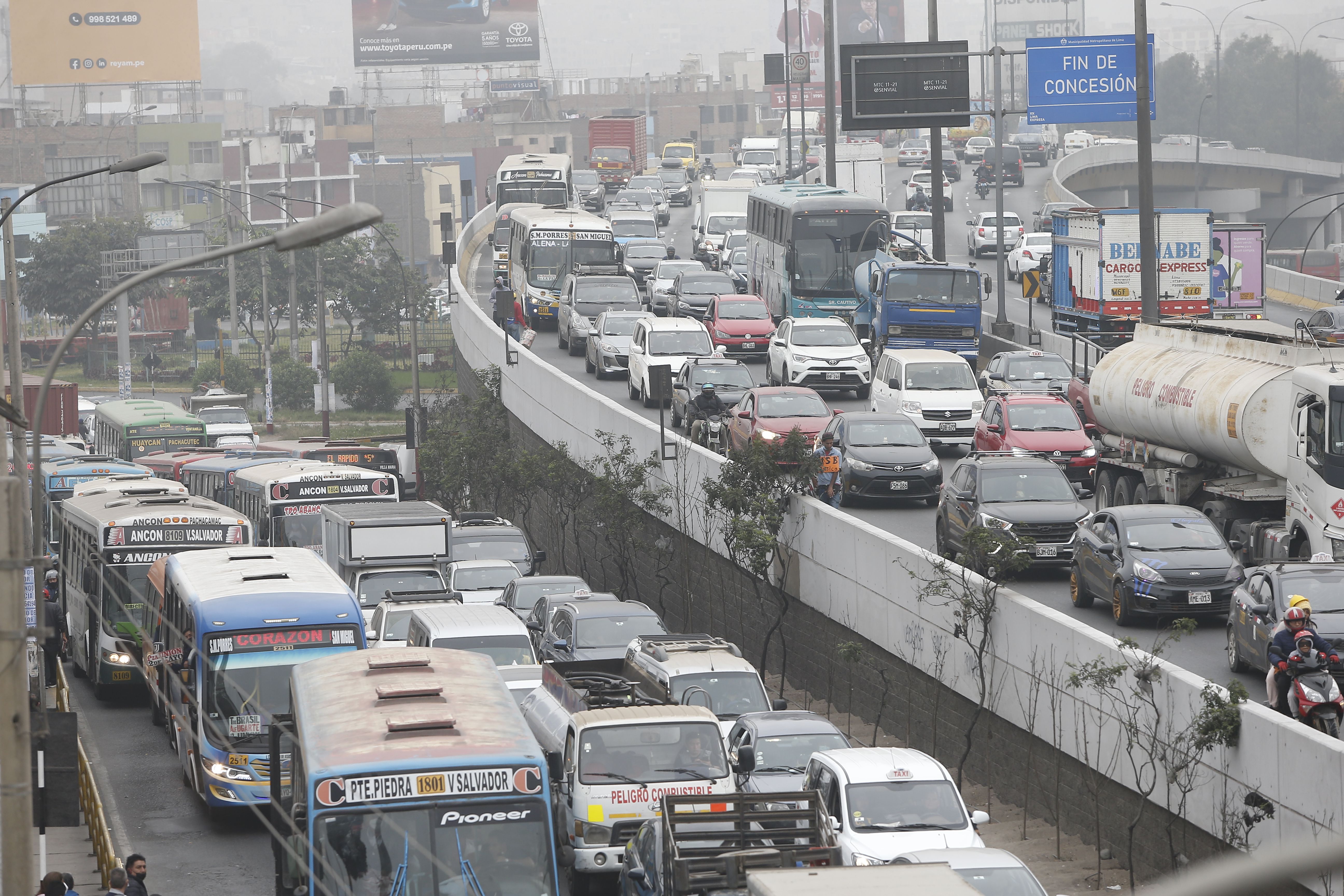 Latin Americans spend almost a month a year in transportation, according to study