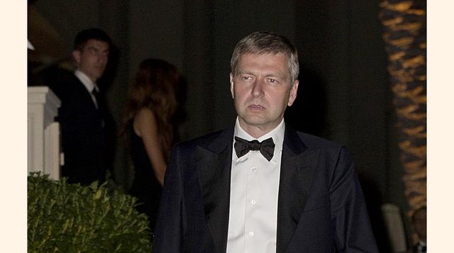 Al oligarca ruso Dmitry Rybolovlev se le ordenó pagar US$ 4,500 millones, la mitad de su fortuna a Elena Rybolovleva,  exesposa, tras 23 años de matrimonio.