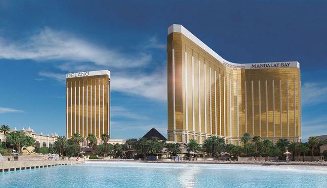 Mandalay Bay Las Vegas. Se ha convertido en un emblema de Nevada. Tiene 4 mil 341 habitaciones y un centro de espectáculos que puede albergar a 12 mil personas. Además, tiene un acuario con más de 2 mil peces. (Mandalay Bay)