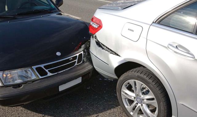 5 Choque por desaceleraciones bruscas: El estilo de manejo agresivo implica muchas veces ver a los demás autos como oponentes y por ningún motivo cederles el paso en el carril que uno va… [ continúa en la siguiente foto ].