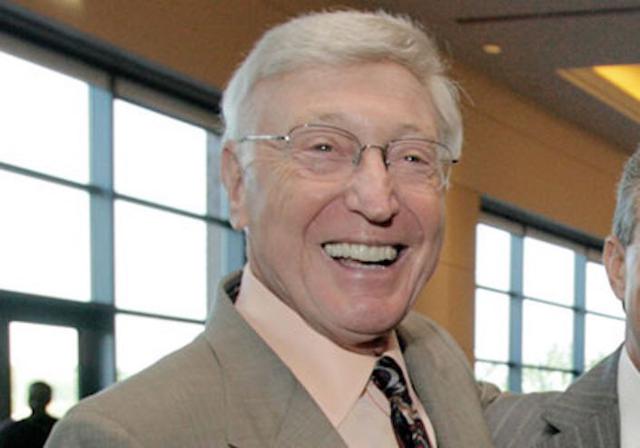 FOTO 15 | 15. Bernard Marcus. Al igual que muchos otros en esta lista, el fundador de Home Depot, Bernard Marcus, planea mantener a sus hijos tan lejos de su fortuna de US$ 4.9 mil millones como sea posible.
Puede parecer cruel, pero dejarles poco a sus hijos asegura que estarán más motivados para amasar su propia riqueza como lo hizo Marcus. Mientras tanto, sus acciones de Home Depot se destinarán aThe Marcus Foundation, lanzada para apoyar iniciativas de educación y discapacidad.