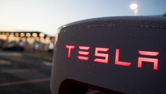 La llamada a revisión cubre los vehículos de los modelos 2018 al 2022. Tesla realizará una actualización de software por aire para solucionar el problema. Foto: Chris Ratcliffe/Bloomberg