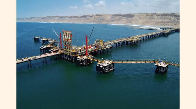 La planta tiene una capacidad nominal de 4.4 millones de toneladas anuales y procesa 620 MMpcd de gas natural.