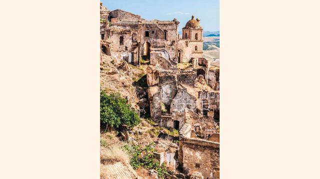 FOTO 3 | Craco - Italia, una ciudad medieval abandonada y un reclamo turístico más de este país cargado de historia. Además de servir de escenario para películas como La pasión de Cristo de Mel Gibson.