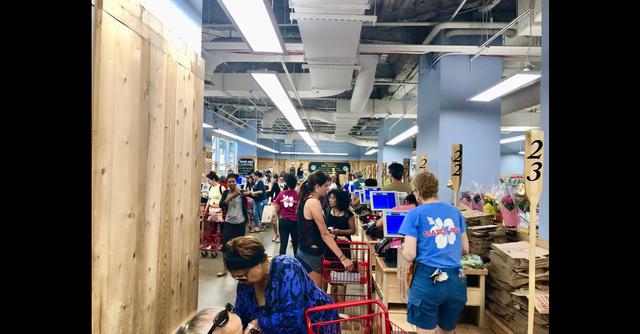 FOTO 12  | 14. Trader Joe's. Calificación general: 4.5. Sede: Monrovia, California. Industria: Tiendas de abarrotes y supermercados.