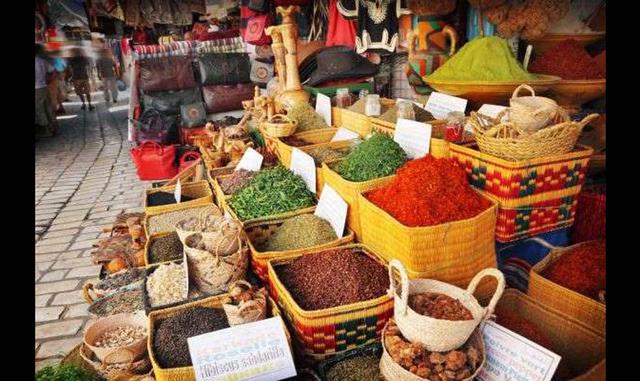 Fotos 7 | GRAN BAZAR – ESTAMBUL, TURQUÍA. Nuestro principal consejo para visitar el Gran Bazar de Estambul es no tener miedo de perderse. El Gran Bazar, que es uno de los mercados cubiertos más grandes y más antiguos del mundo, es más divertido si simplem