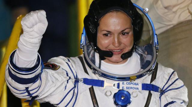 La astronauta Elena Serova, de 38 años, salió hoy hacia el espacio marcando el regreso de las mujeres rusas a la conquista espacial, de donde estaban ausentes desde 1997. (Reuters)