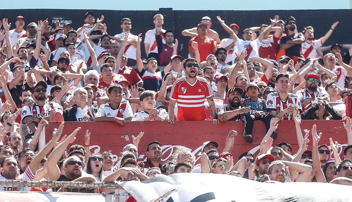 Hinchas de River Plate llegarán a Lima en una gran caravana desde Buenos Aires. (Foto: EFE)