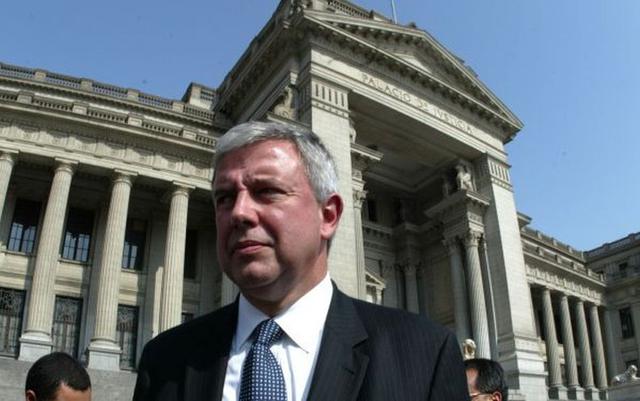 4.- En los años 90, el ex ministro de Economía Carlos Boloña Behr trajo la franquicia a Perú. Generó expectativa, principalmente entre los adolescentes y jóvenes. Bárbara Boloña, hija mayor del empresario, fue nombrada gerente general.