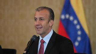 Renuncia poderoso ministro de petróleo de Venezuela por investigación sobre corrupción