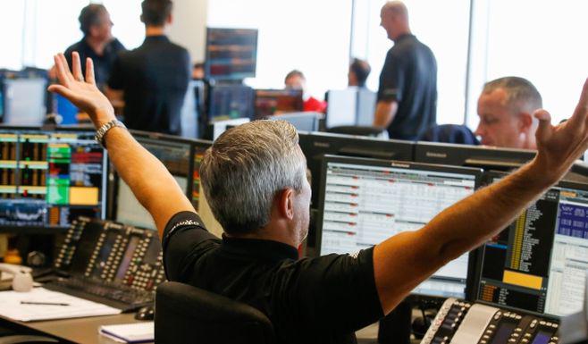 Mientras los países enfrentaban protestas callejeras impulsadas por motivos domésticos particulares, los inversionistas vieron como un efecto de contagio empujaba las monedas de Chile, Colombia y Brasil a mínimos históricos la semana pasada.