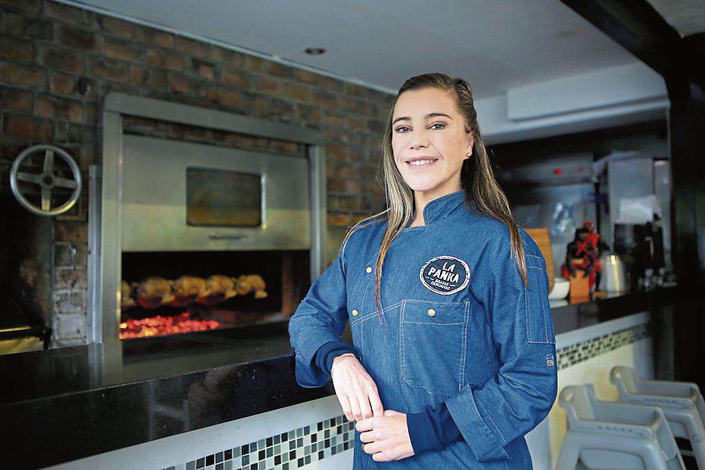 Plan de expansión. Denisse Nossar señala que de los 13 locales de La Panka, 12 son franquicias. (Foto: Marco Ramón)