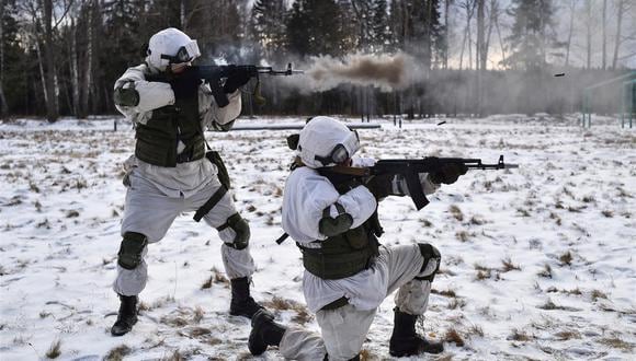 Militares de Rusia participan en ejercicios tácticos en el campo de entrenamiento de Golovenki, en la región de Moscú, el 26 de enero de 2022, en medio de las tensiones con Ucrania. (Foto: EFE).