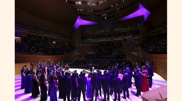 Según las leyes del estado de Minnesota, cuando una persona muere sin descendencia o cónyuge, su herencia pasa a sus abuelos, padres y hermanos. La hermana de Prince sería la heredera única, pues el artista no tenía hijos ni estaba casado en el momento de