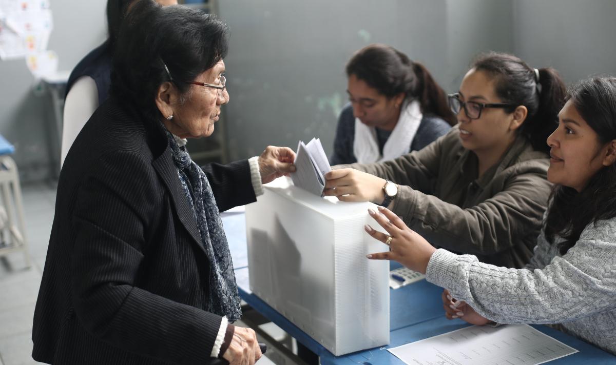 Los miembros de mesa, titulares y suplentes que no cumplan con su deber cívico electoral recibirán una multa única de S/210. (Foto: GEC)
