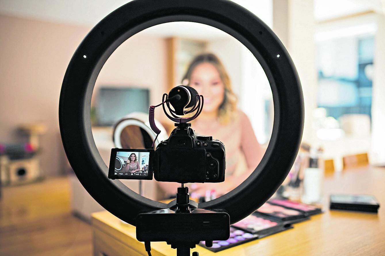 Influencers. Personas que generan contenido virtual y, a partir de esto, renta de tercera categoría. (Foto: ISTOCK)