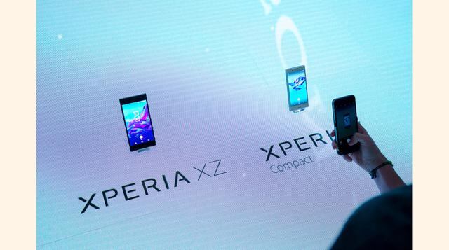 Por su parte, Sony se aferró al campo de los smartphones y anunció dos nuevos modelos de su línea X: el Sony Xperia XZ y el Xperia X Compact. El XZ cuenta con una cámara de 23 megapíxeles y la tecnología de triple sensor de imagen de Sony.