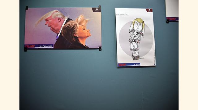 Román presentó la “Donaldtrushka”. Este dibujo emula la figura rusa de la matrioska, en la que cada capa del aparato esconde una interior.