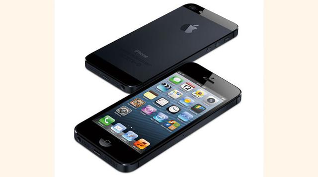 6. iPhone 5. El primer iPhone que creció en tamaño en la era de los tablets. El iPhone 5 estrenó las 4 pulgadas con la consigna de que era mejor controlar un smartphone con una mano que con dos, como ya sucedía con la competencia. También fue el primer mo