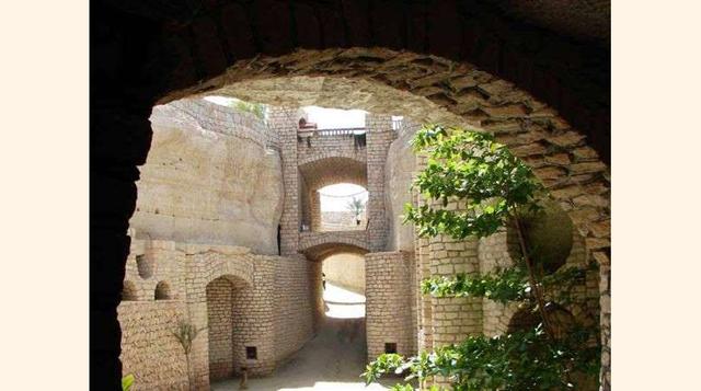 Ciudad subterránea de Kish – Irán, Ubicada en las isla de Kish, al nordeste de irán, esta ciudad subterránea o Kish fue construida por los habitantes de la antigua Harireh hace más de 2000 años para facilitar la obtención de agua potable. Su extensió orgi