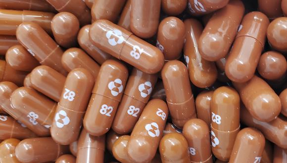 La imagen muestra la píldora contra el COVID-19 Molnupiravir de la farmacéutica Merck & Co,Inc. (Foto: AFP)