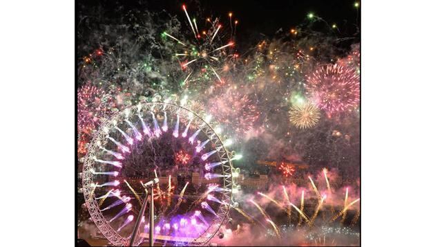 El primer fuego artificial multisensorial Para la noche de año nuevo 2013-2014, el Ojo de Londres presentó un espectáculo pirotécnico con olor y gusto. Las cerca de 50.000 personas que observaron los fuegos esa noche, en los puentes Westminster y Hungerfo
