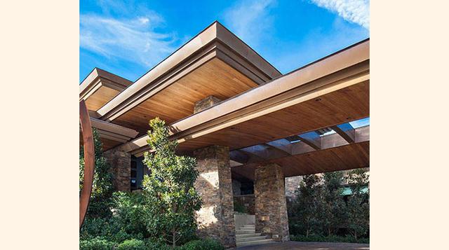 David Copperfield. El ilusionista David Copperfield registró un record en Las Vegas cuando gastó 17,55 millones de dólares en una casa el mes pasado. Fue un acuerdo con el empresario de asistencia sanitaria Kevin Hooks. La casa ultra-contemporánea, cuenta