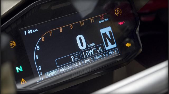 El motor Superquadro de dos cilindros desarrolla ahora una potencia máxima de 209 cv a 11.000 vueltas y un par de 142 Nm a 9.000. Tendrá un precio de alrededor US$ 50,000. (Foto: Megaricos)