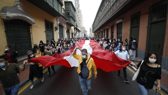 Protestas en el centro de Lima este martes tras vacancia presidencial. (Fotos: César Bueno @photo.gec)