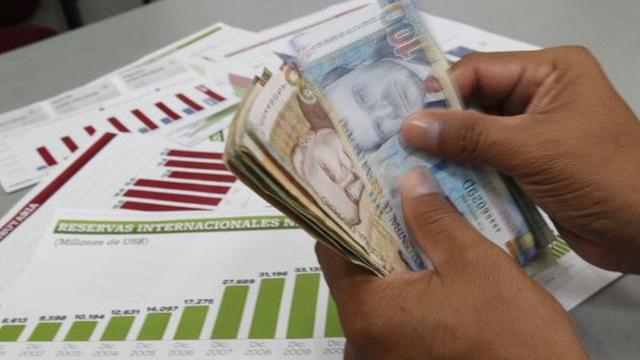 8.- Riesgo de inversión o de volatilidad del mercado – El economista subraya que es riesgo muy real. En esa línea, consideró que el instrumento financiero que permite mitigar este riesgo a quienes están en edad de jubilarse, es la renta vitalicia.curable