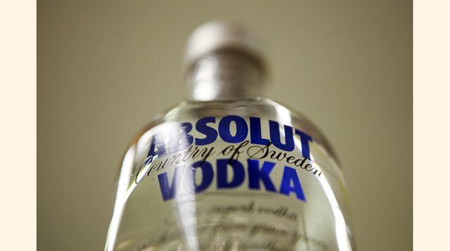 Vodka: Es el destilado más vendido en el mundo. Sirve para preparar cocteles como Cosmopolitan o Martini de chocolate o manzana. También sirve para infusionar con sabores, como pera y albahaca. (foto: Bloomberg)