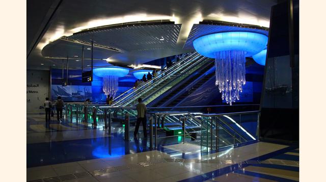 Estación Khaleed bin Waleed, Dubai. Lujosa estación del emirato árabe que no escatima en ostentaciones. (Foto: BBC)