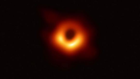 Científicos desvelan la primera imagen de un agujero negro. (Foto: EFE)