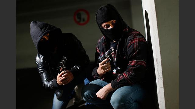 El INEI dio a conocer que en el 23,9% de los hogares se adoptaron medidas de seguridad para prevenir la delincuencia mediante Juntas Vecinales (37,4%), vigilante particular (25,6%), sistema de alarma comunitaria (24,1%), instalación de rejas sin vigilante