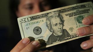 El dólar cayó ante la recuperación de los mercados externos