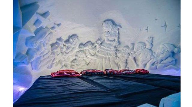 Hotel Kirkenes Snow, Noruega. Este lugar tan fuera de lo común abrió sus puertas en 2006, y cada una de sus 20 habitaciones puede acoger de dos a cinco personas. En cuanto a la temperatura, la dirección se asegura de que el interior de la habitación esté 