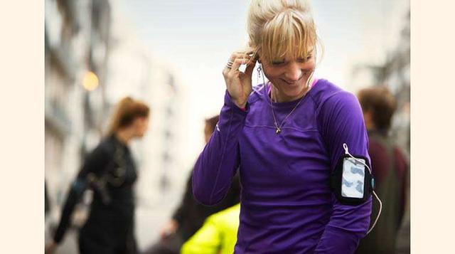 Aplicaciones con entrenador personal.  No está de más que ella tenga acceso a un “entrenador personal” que la ayude a mantener su peso. El Nike Training Club es una app para iPhone y Android que hace las veces de entrenador personal para las mujeres que q