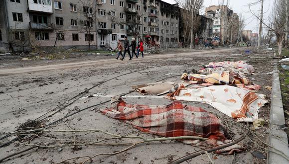“Ya tenemos hoy una triste cifra; más de 20.000 residentes locales, nuestros civiles, son mujeres, niños, lamentablemente murieron”, dijo el alcalde en declaraciones a “Ukraina 24″. (Foto: REUTERS).