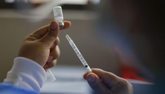Jefa del Gabinete se pronunció sobre la admisión a trámite de una demanda de amparo para que privados puedan comprar la vacuna contra el COVID-19. (Foto: Luka Gonzáles / AFP)