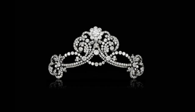 FOTO 3 | La venta cuenta también con una tiara de diamantes obsequiada por el emperador Francisco José (1830-1916) a su sobrina nieta la archiduquesa María Ana de Austria (1882-1940) para su boda con Elías de Borbón, duque de Parma (1880-1959). Está estimada entre US$ 80,000 y US$ 120,000). (Foto: AP)