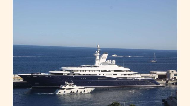 AL MIRQAB – US$ 250 millones. Construido en el 2008 por el astillero alemán Peters Schiffbau Wewelsfleth, el  buque de 436-pies Al Mirqab fue encargado por el ex primer ministro de Qatar, Hamad bin Jassem bin Jabr Al Thani. El megayate tiene un amplio esp