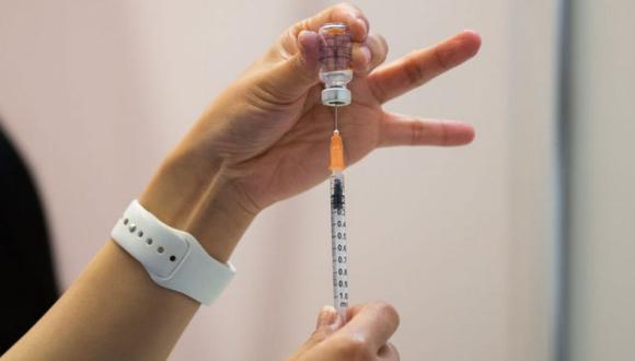 "Las informaciones que las dos compañías han compartido públicamente la semana pasada en la última reunión de SAGE indican claramente que las vacunas tienen niveles de eficacia compatibles con los requisitos de la OMS", subrayó el experto. (Foto: Getty Images).