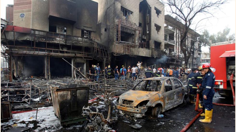 3 de julio: Irak – Un atentado suicida reivindicado por el EI en un barrio comerciante de Bagdad deja 300 muertos. (Foto: Reuters)