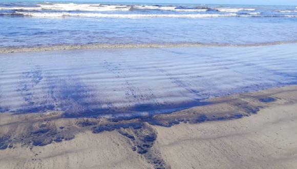 A raíz de esto, la "playa se llenó de hidrocarburo, está toda contaminada". Foto: EFE