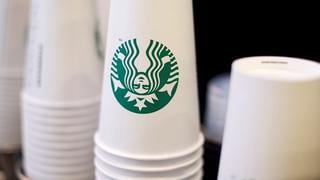 Starbucks busca reducir su huella de carbono, asestando nuevo golpe a industria láctea