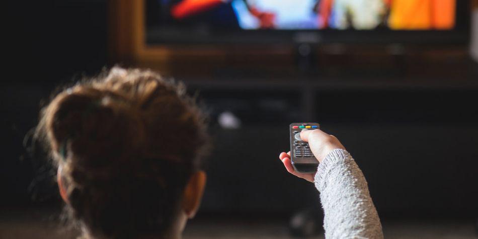 Más y más personas están abandonando el plato y yéndose a la transmisión digital. (Foto: Shutterstock)