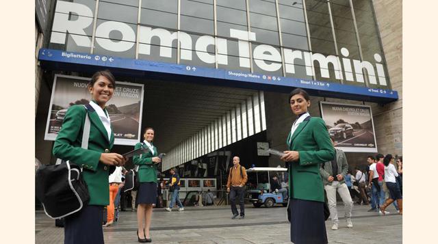 La aerolínea italiana Alitalia trabaja con el afamado Giorgio Armani. (Foto: alitalia- dagospia)