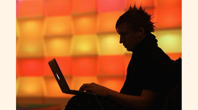 Los expertos afirman que el silencio y la falta de reportes, por temor a perder reputación. son los principales motivos que explican el aumento de los ciberdelitos en América Latina. Señalan que es necesario que empresas, instituciones y ciudadanos report